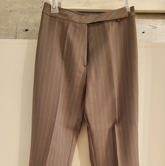 Blazer and pants suit - Picture 3 of 5